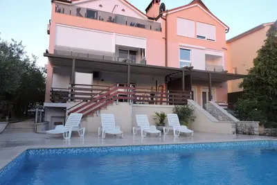 Image de Villa - Appartement Ii (4 + 2); Piscine d'eau salée, climatisation, wi fi
