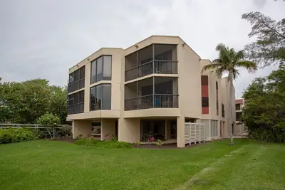 Image de Luxueuse villa en bord de mer avec piscine privée et vue sur le golfe