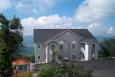 Image de Condo plus récent avec une vue magnifique sur Grandfather Mountain et Banner Elk