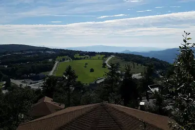 Image de Grande maison étape sur Upper Slope Shawneehaw depuis le pont