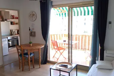 Image de Au CŒUR de ville avec garage+ wifi. Plages à 500m