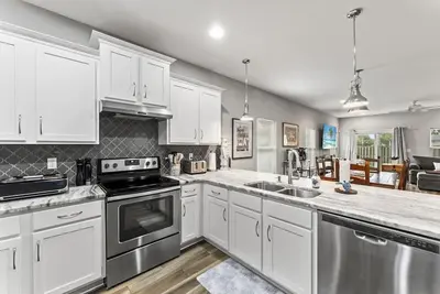 Image de 4br / 2. 5 Bath New Jax Beach Townhouse fermer tout et à quelques pâtés de maisons de la plage