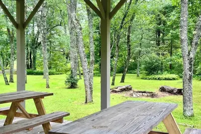 Image de Les cabines de Hidden Hollow; Emplacement génial près de Brevard et Dupont Forest
