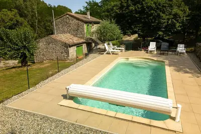 Image de Belle maison de vacances privée pour 5 personnes avec piscine privée, Wifi, Tv et parking