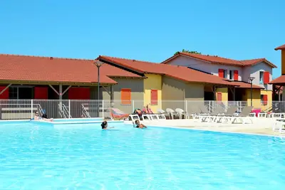 Image de Appartement dans une maison de vacances avec Wifi, climatisation, piscine, terrasse, parking