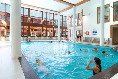 Image de Agréable appartement avec Wifi, bain à remous, piscine, Tv, terrasse, animaux admis et parking