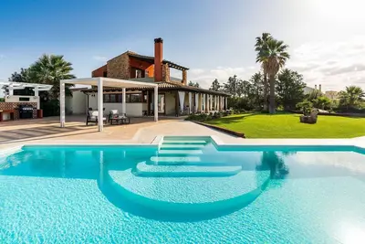 Image de Maison de vacances privée avec climatisation, piscine privée, Wifi, Tv, terrasse, vue panoramique