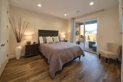 Image de 526 Location de maisons neuves, luxueuses, privées et accessibles à l'Ada - 3 minutes sur la I-5