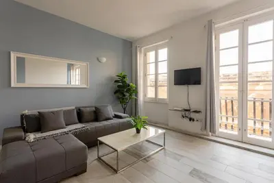Duplex Sublime avec Terrasse Privée - Un Refuge Urbain au Cœur de La Vallette