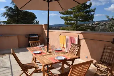 Image de Petite bastide avec belle vue, terrasse 90m2, piscine (5x3) sans vis a vis