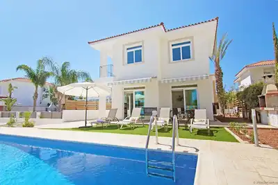 Image de Celine - Villa 3 chambres à distance de marche de la plage de Fig Tree Bay