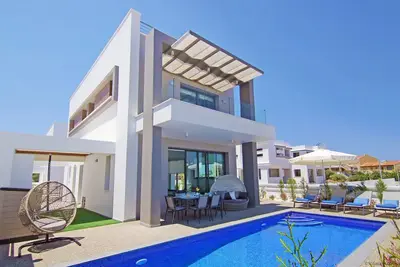 Image de Melody - Exceptionnelle villa de 3 chambres à 50 mètres de la plage dorée de Pernera
