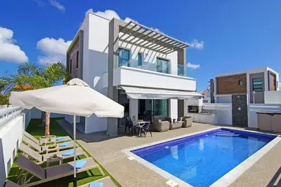 Image de Martha - Exceptionnelle villa de 3 chambres à 50 mètres de la plage dorée de Pernera