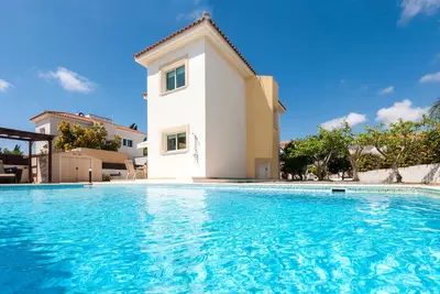 Image de Caroline - Villa 3 chambres avec piscine privée dans la zone côtière d'Ayia Thekla