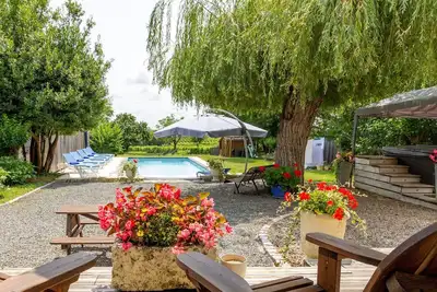 Image de Piscine chauffée, jacuzzi, vue. À pied, restaurant, marché, dégustation de vins
