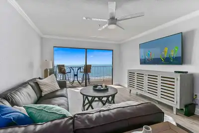 Image de Prime Unit 4th Floor 3/2 Nouveau ENTIÈREMENT RÉNOVÉ Dans Seagate Beachfront Condo