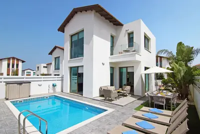 Image de Dina - 3Bed Brand New Villa à distance de marche de Trinity Golden Sandy Beach