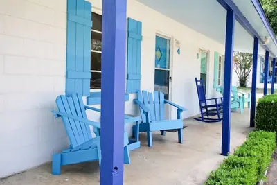 Image de Valentine Lakeside Pet-friendly Cabin 7