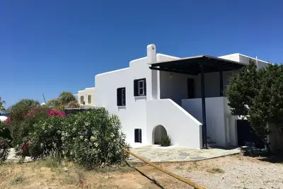 Image de Maison familiale Votsalo avec 2 b \/ r, jardin privé, à côté de la plage