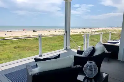 Image de Nouvelle maison en bord de mer Galveston avec une vue imprenable sur l'océan! Meilleur emplacement de Galveston!