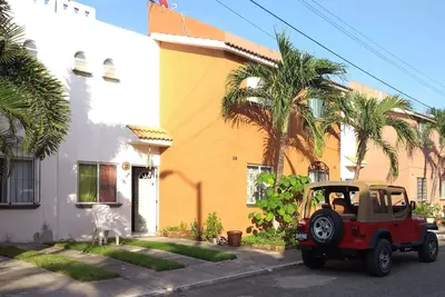 Image de lovely vacation retreat with pool, nearby beaches within secure gated Street\n\n\n\n
