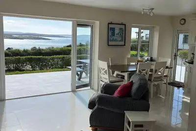 Image de Superbe chalet, surplombant le port