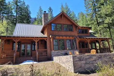 Image de Black Bear Lodge-Mazama, Wa, sur la piste de ski, accès à la piscine communautaire et au bain à remous