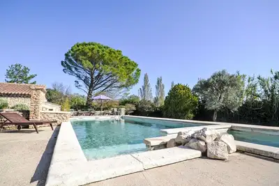 Image de Bel appartement dans une maison de vacances avec piscine, Wifi, Tv, terrasse et parking