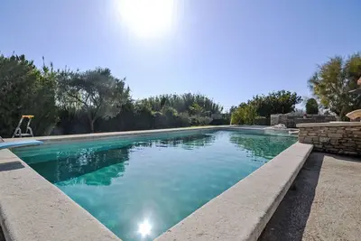 Image de Agréable appartement dans une maison de vacances avec piscine, Wifi, Tv, terrasse et parking