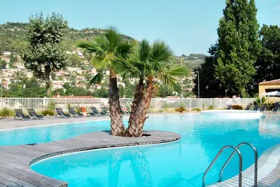 Image de Appartement dans une maison de vacances avec climatisation, piscine, Wifi, Tv, terrasse, parking