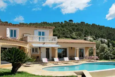 Image de Belle maison de vacances privée avec piscine privée, Wifi, Tv, terrasse, animaux admis et parking
