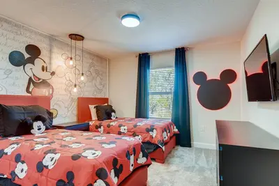 Image de 8953 Cc - Maison De Ville 4 Chambres sur la retraite de Champions Gate - jusqu'à 10 personnes - 12 miles de Wdw