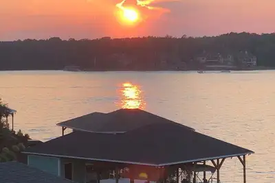 Image de Amazing Sunsets, Beautiful views, A great waterfront property