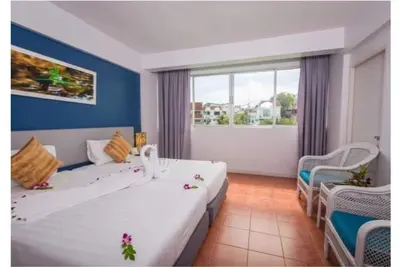 Image de @Plage de sable blanc de Karon, chambre familiale standard # 03