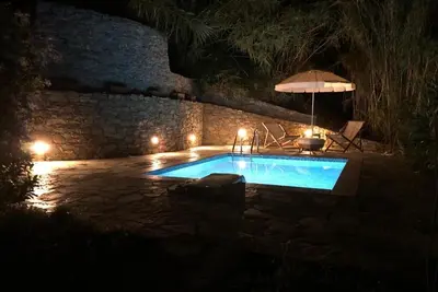 Image de Deux villas rustiques avec vue sur la mer et piscine