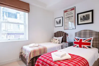 Image de Mayfair de luxe 2 lits. Chaque chambre raconte une histoire