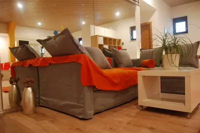 Image de NĂĽrtingen: spacieux appartement de style loft entre vergers et Neckar