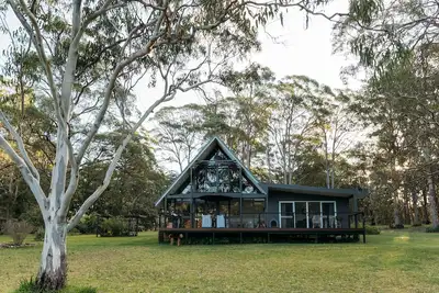 Image de Une maison parmi les gommiers près de Seal Rocks