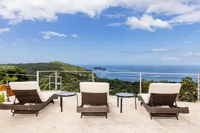 Image de Gourgeous Remodeled Ocean View - Maison de vacances idéale - Sunset Ridge
