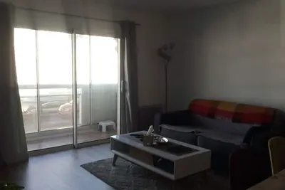 Image de Appartement entièrement rénové rive droite proche centre ville mer à 200 m
