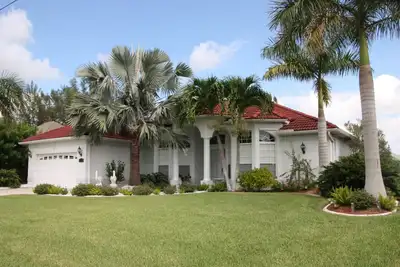 Image de Lovely Family owned and cherrished Vacation Home with Pool on the water