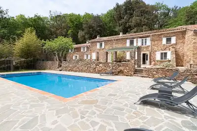 Image de Magnifique maison de vacances privée avec piscine privée, Wifi, Tv, patio, animaux admis, parking