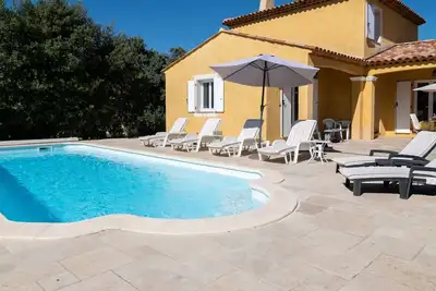 Image de Belle maison de vacances privée pour 6 personnes avec piscine privée, Tv, terrasse et parking