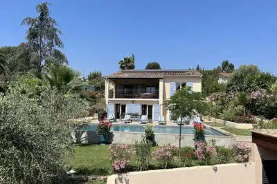 Image de Villa 5* Avec Piscine Jardin Parking (Seul Le Rdc Est LOUÉ - étage inoccupé)