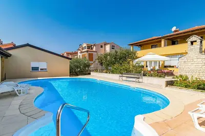 Image de Bel appartement pour 3 personnes avec Wifi, piscine, climatisation, Tv, balcon et parking