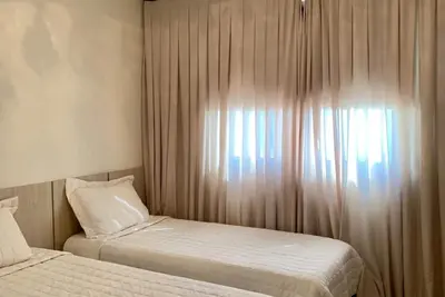 Image de Immeuble de 4 chambres Ă coucher mer dans le Centre de Meia Praia