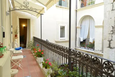 Image de Chambres d'hôtes \"B&B Casa D'Alleri\" dans une maison historique à \"Ortigia\"