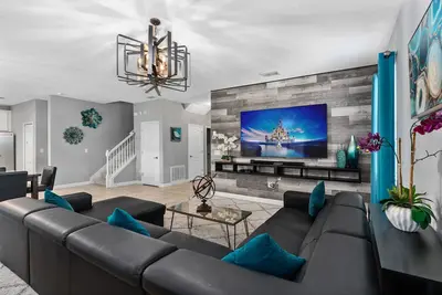 Image de Villa élégante près de Disney avec piscine / spa privés, salle de jeux, Ps4 et Xbox1