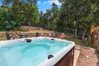 Image de Mi Rancho- Charmant 2 chambres, 2 salles de bain avec bain à remous, foyer et flipper!
