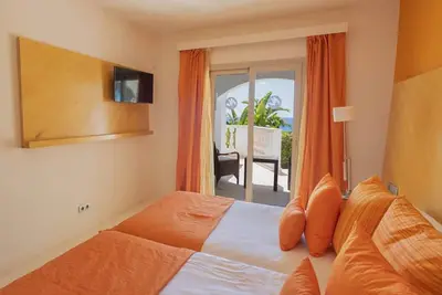 Image de Wonderful Menorca Villa | 6 Bedrooms | Villa Increible | Great pool and terrace area with stunning sea views